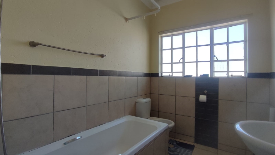2 Bedroom Property for Sale in Waterval East North West